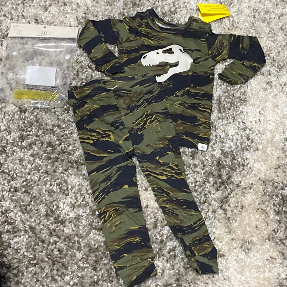 babyGap Baby Boy Camouflage Graphic Face Pajama Sleepwear Set 18-24 Months